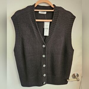 Suzy Shier Black Sleeveless Cardigan